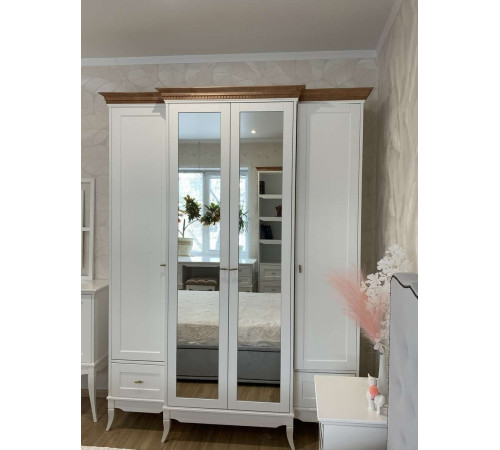 Четырехстворчатый шкаф для одежды Римини MUR-118-04 с зеркалом Четырехстворчатый шкаф для одежды Римини MUR-118-04 с зеркалом